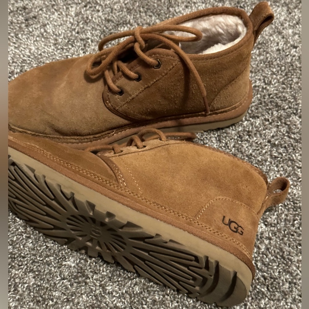 Ugg Neumel low boot with laces